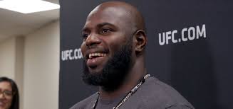 Нганну сразу пошел вперед с атакой и точным левым боковым отправил розенструйка в тяжелый нокаут. Rozenstrujk Hochet Podratsya S Ngannu Vse O Mma Smeshannyh Edinoborstvah Miksfajte Boyah Bez Pravil Bloodandsweat Ru