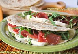 Se spendo 8 euro vorrei vedere la farcitura. La Piadina Light E Un Ottima Alternativa Alla Classica Piadina Buona E Leggera Perche Non Contiene Olio Ne Strutto Sc Con Immagini Ricette Ricette Light Ricette Di Cucina
