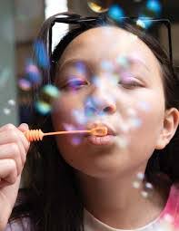 Diane Epstein's Instagram, Twitter & Facebook