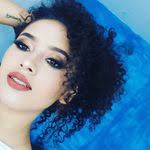 Shari Romo's Instagram, Twitter & Facebook