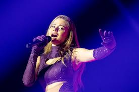 Stefania's very first live performance has just been completed. Libuvqjntcse2m