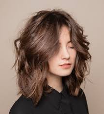 Männer frisuren feines haar am gefragtesten. Shag Frisur Modern Braune Haare Ohne Pony Curtain Bangs Mit Mittelscheitel Shag Frisuren Mittelscheitel Frisuren Schulterlange Haare Mit Pony