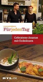 Gebratene Ananas Mit Erdnussen Das Rezept Aus Essen Trinken Fur Jeden Tag Essen Und Trinken Rezepte Essen Und Trinken Ananas