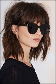Gerade diese zeigen sich besonders wandelbar. Trend Frisuren Mittellang Stufig Und Mit Pony 13 Stylings Tipps Frisuren Mit Pony Ponyfrisuren Trendfrisuren