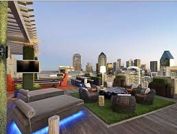 A Modern Luxury Rooftop Garden Overlooking The Skyline Of Dallas Tx Rooftop Terrace Design Rooftop Design Outdoor Space Design