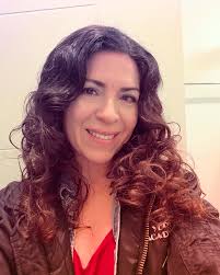 I'm just a girl…with leftover hair from set yesterday 💁🏻‍♀️ #setlife  #actress #imjustagirl #hairstyles #curls #brunette #curlyhair #film  #filmindustry #bts