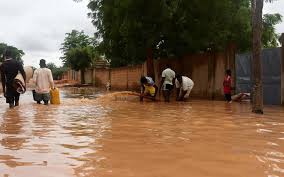 Une inondation, un volcan ou un cyclone c'est somptueux et tragique. Inondations Au Niger 45 Morts Et Plus De 200 000 Sinistres Le Parisien