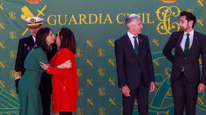 Robles ignora el paso de Gámez por la Guardia Civil en la toma de posesión  de la nueva directora