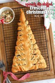 I love spinach artichoke dip and i also love white pizza so this makes so much sense. This Spinach Dip Stuffed Crescent Roll Christmas Tree Is S Fun Way To Serve Up Your Favorite Cheesy Spinach Dip Spinach Dip Christmas Party Food Christmas Food