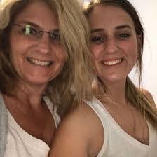 Melissa Broyles's Instagram, Twitter & Facebook