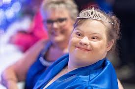 A night to remember: Volunteers create magical prom for special needs  community