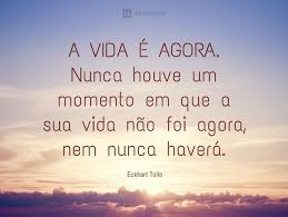 8 Frases De Eckhart Tolle Que Vao Te Fazer Sentir O Poder Do Agora Pensador