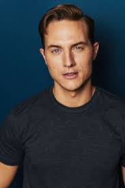 Michael Starr's Instagram, Twitter & Facebook