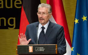 Over the course of his extensive political career he also served as a senator for the social democratic party (psd) from 1996 to 2000 and from 2004 until his retirement in 2008. Cum AratÄ SoÅ£ia Fostului Presedinte Emil Constantinescu Se Cunosc Din Facultate Si Sunt CÄsÄtoriÅ£i De 56 De Ani