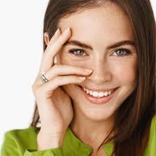 Modern ring with 0.015 crt diamond Essie