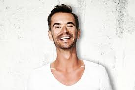 Born august 4, 1981, in passau, bavaria, germany, popular television personality and singer florian silbereisen received his first accordion at the age of three. Florian Silbereisen Ganz Schon Aufgeregt Vor Dsds Dreh Gala De