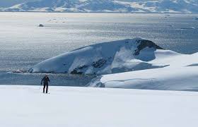 On the descent, an accident resulted in simpson falling over a cliff while roped to yates. Mountaineer To Showcase His Epic Adventures In Lichfield Garrick Lecture Lichfield Live