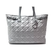 La dernière fois l'actrice française jouait le rôle de lady dior sur une plage ensoleillée et déserte des hamptons. Sac A Main Christian Dior Panarea Mm Cabas Toile