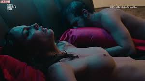 Lavínia Alves Nua em Longe do Paraíso < ANCENSORED