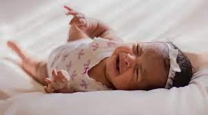 Namun, frekuensi bayi menangis saat malam hari sebetulnya bisa berkurang atau berhenti sama sekali jika orangtua memahami penyebab dan cara saat bayi mengalami fase pertumbuhan yang intens (percepatan pertumbuhan yang umum terjadi sekitar 2 hingga 3 minggu, 6 minggu, dan 3. Jangan Panik Berikut 4 Penyebab Dan Cara Mengatasi Bayi Rewel Di Malam Hari Parenting Fimela Com