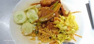 Ahmed said mohamed thamby started selling nasi kandar under a large and shady angsana tree on a field in front of their shop. Meriahnya Menu Di Line Clear Nasi Kandar Legendaris Di Penang Akulily