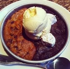 Bjs Mac And Cheese Powder Half Chocolate Chunk Half Cookies N Cream Pizookie Have The Best Of Both Worlds Favorite Desserts Cookies N Cream Cookies Food