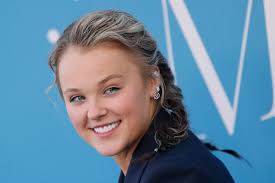 Ioan Gruffudd and Bianca Wallace Are Married! Couple Weds in Intimate  Oceanside Ceremony