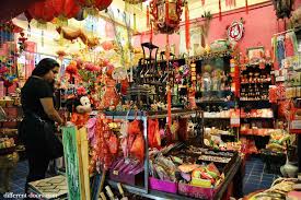 Kuala lumpur chinatown tours typically check off some of the area's temples, particularly sri maha mariamman temple, the city's oldest hindu temple, and chinese temples such as guan di temple. Chinatown Kuala Lumpur