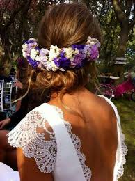 Pues estás coronas de flores se caracterizan principalmente por usar flores pequeñas y blancas como la paniculata o nude. Novias Innovias Con Coronas De Flores Innovias