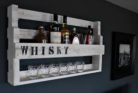 Eine optimale lagerung in einem whiskeyschrank steht nichts im wege. Whisky Regal Aus Holz Mit Glaserhalter Und Kaufland De