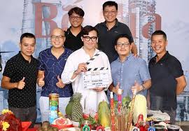 Phim sẽ xoay quanh lối sống thường nhật của một xóm lao động nghèo, ở đó có bộ tứ anh em giàu câu chuyện phim tập trung về hai cha con ba sang (trấn thành) và quắn (tuấn trần). Tráº¥n Thanh Lam Phim Ä'iá»‡n áº£nh Bá»' Gia Vnexpress Giáº£i Tri
