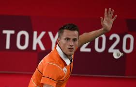 De laatste renner gaat om 16:10 van start, die eer is weggelegd voor wereldkampioen filippo ganna. Tmobnkqshthslm