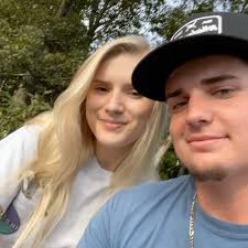 Even tho it’s your birthday I feel like I was the one that got the best  gift ever u made my life a lot happier happy birthday @hannahellison._