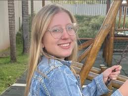 'Corações despedaçados', diz mãe de estudante de Medicina que morreu aos 18  anos