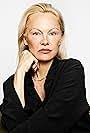 Pamela Anderson - Biography - IMDb