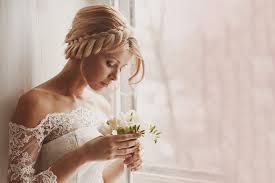 A vintage style beehive chignon can look amazingly is one of the best indian bridal hairstyles for round faces. The Bridal Hairstyle For Round Face Beauties 7 Hairdos