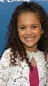 Kelly Aponte's Instagram, Twitter & Facebook