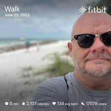 How many people walked the train tracks from the artesia blue line to get  to the gr building 👋🏾Me I have many times💯🎯