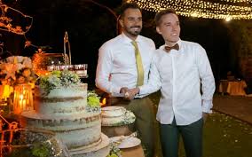 No país onde lei impede a união de pessoas do mesmo sexo, boliviano e  brasileiro dizem “sim” em cerimônia simbólica