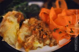 Ground beef, beef broth, oil, red wine, flour, tomato paste, onions aka homemade shepherd's pie with ground beef. Shepherd S Pie Rezept Ein Typisch Irischer Genuss Gruene Insel De