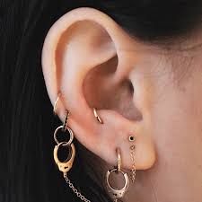 682 Likes 7 Comments Maria Tash Maria Tash On Instagram This Magnificent Trapeze Act Of A Curatedear Sh Ear Jewelry Earings Piercings Piercing Jewelry