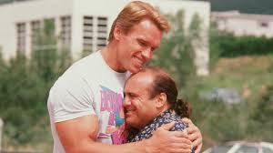 Die hauptrollen spielten arnold schwarzenegger und danny devito. Zwillinge Rakuten Tv