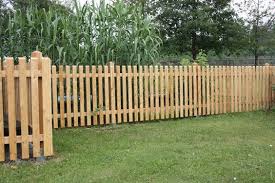 Gartenzaun Brixen Aus Sibirischer Larche Oben Abgeschragt Jetzt In Unsrem Onlineshop Https Www Habisreutinger De Shop Gesamt Zaun Garten Gartenzaun Zaun