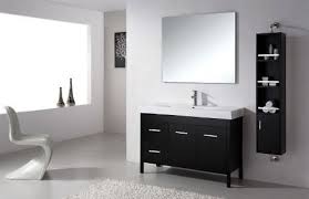 Evlerinde Genis Banyo Isteyenlerin Bilmesi Gereken Kurallardekorasyon Fikirleri Ve Modelleri Dekor Yasam Siyah Banyo Banyo Dolabi Banyo Makyaj Masasi