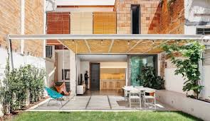 El concepto de hermoso patio de una casa privada para cualquier arquitecto, diseñador, dueño de casa causará asociaciones individuales. 7 Ideas Perfectas Para Techar Un Patio O Una Terraza Idealista News