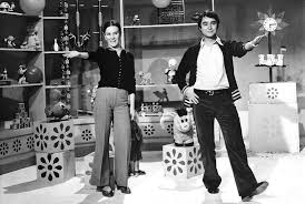 El programa de tve se estrenó en 1971 en pleno éxito de los chiripitifláuticos, que ya llevaba 5 años. La Casa Del Reloj Tv Series 1971 1974 Imdb