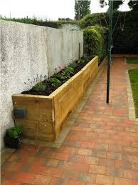 Den Idealen Platz Fur Den Pflanzenkubel Aussuchen Gartenbeet Pflanzkubel Palettengarten