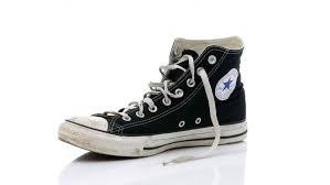 Schnürsenkel — der schnürsenkel, (aufbaustufe) band, das dazu dient, schuhe mit einem schnürverschluss zu verschließen synonym: Youtube Video Wird Klickhit Wofur Sind Die Beiden Locher An Der Fussinnenseite Der Chucks