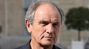 French doctors criticise Macron's plan to reopen schools