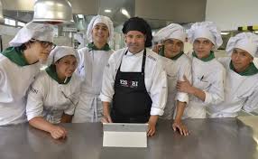 Su escuela de cocina ofrece diferentes servicios, todos ellos demandados a nivel nacional e internacional gracias a la fantástica labor de las personas que trabajan de forma coordinada en este estupendo espacio de gastronomía de bilbao en c/errekakoetxe 2. Igor Ozamiz La Fama Es El Peor Motivo Para Entrar En Una Escuela De Hosteleria El Correo